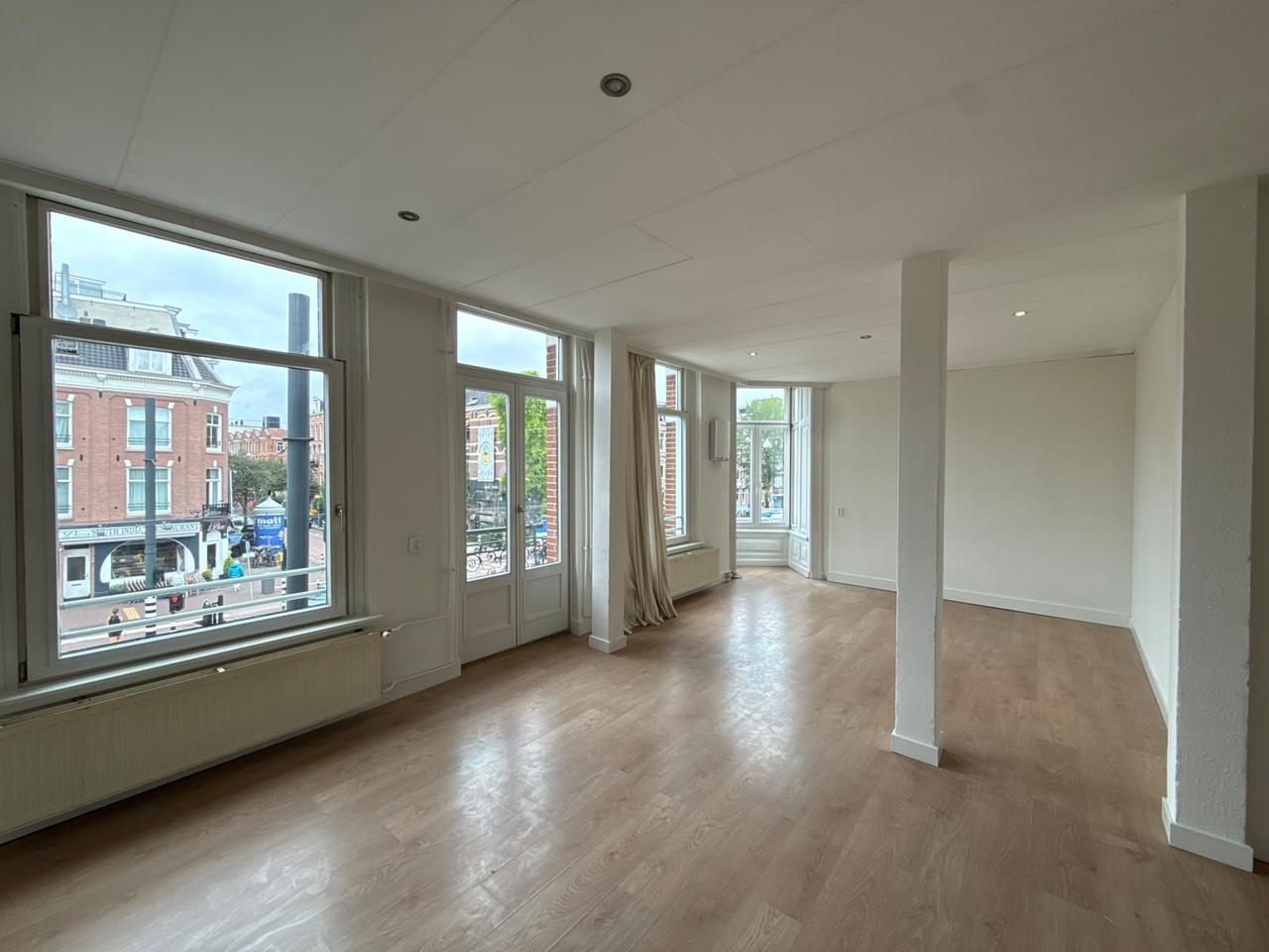 Licht 3-kamerappartement aan de Overtoom - Afbeelding 1