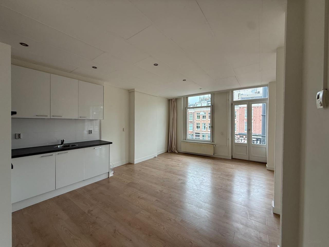 Licht 3-kamerappartement aan de Overtoom - Afbeelding 7