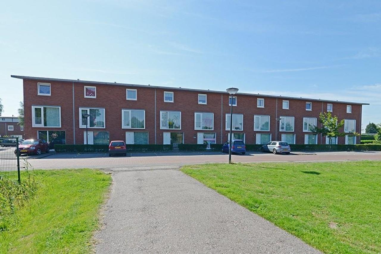 Immediately Available Townhouse in Erasmus Veld - Image 2