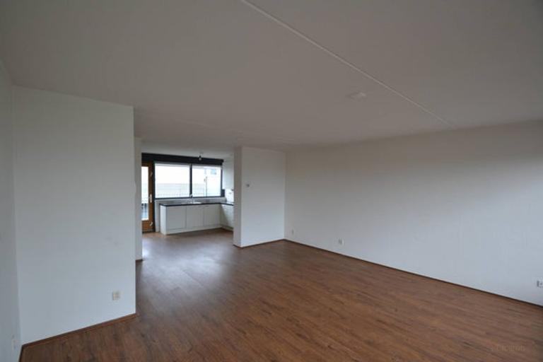 2-Bedroom Apartment with 2 Terraces - Image 2
