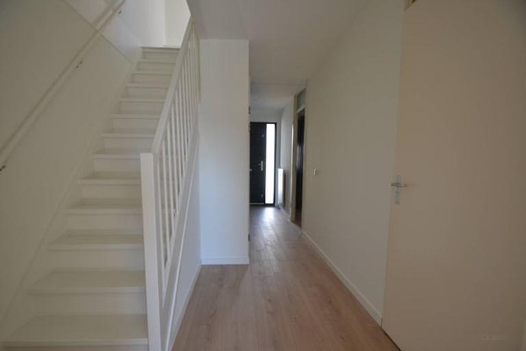 2-Bedroom Apartment with 2 Terraces - Image 12
