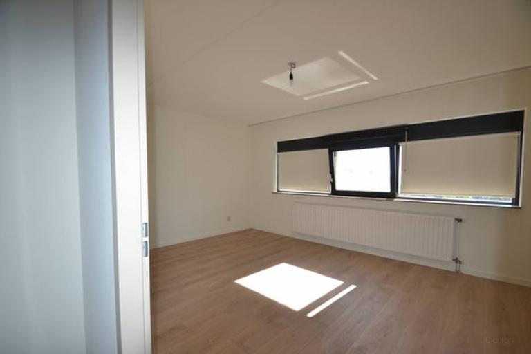2-Bedroom Apartment with 2 Terraces - Image 14