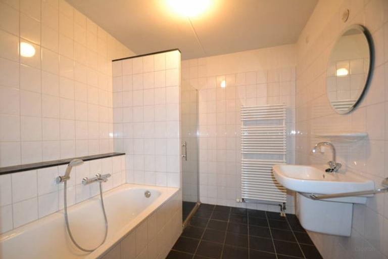 2-Bedroom Apartment with 2 Terraces - Image 16
