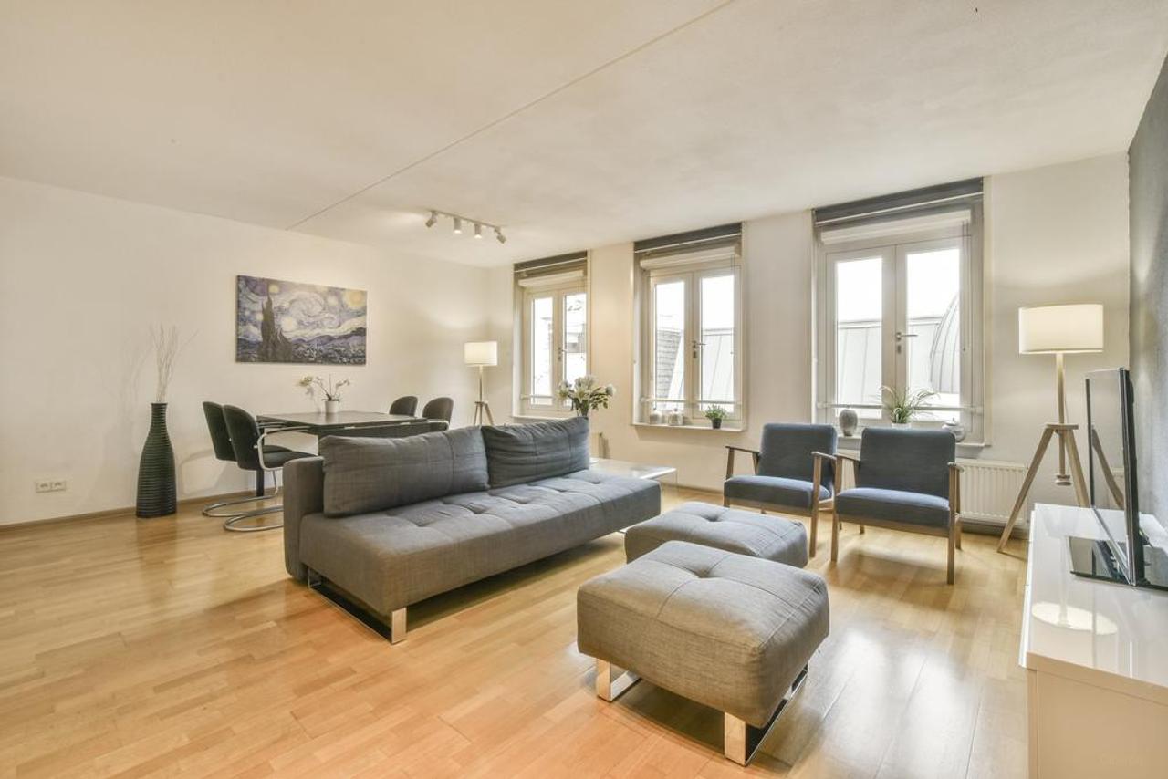 80 m² apartment with terrace on Kalverstraat - Image 1