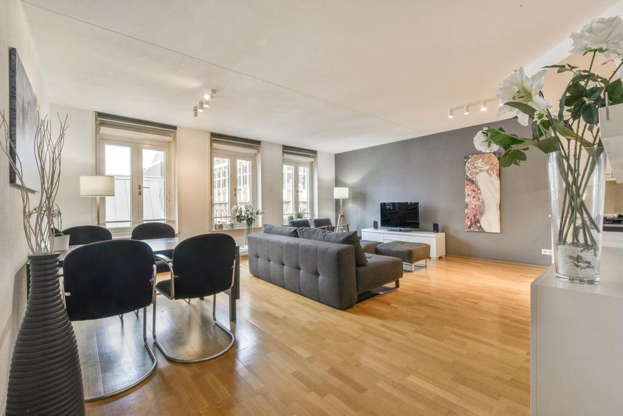 80 m² apartment with terrace on Kalverstraat - Image 3