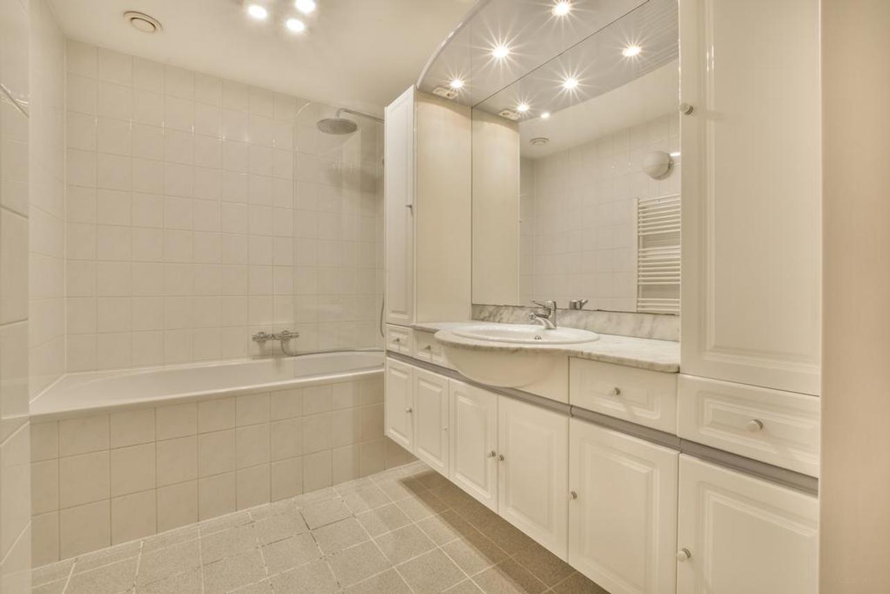 80 m² apartment with terrace on Kalverstraat - Image 14