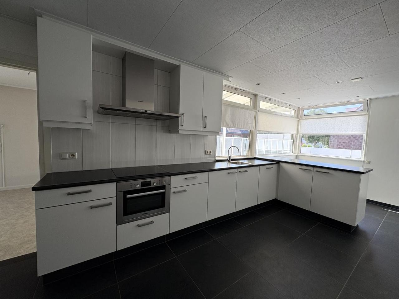 170 m² of living space with large roof terrace in Ospel - Image 8