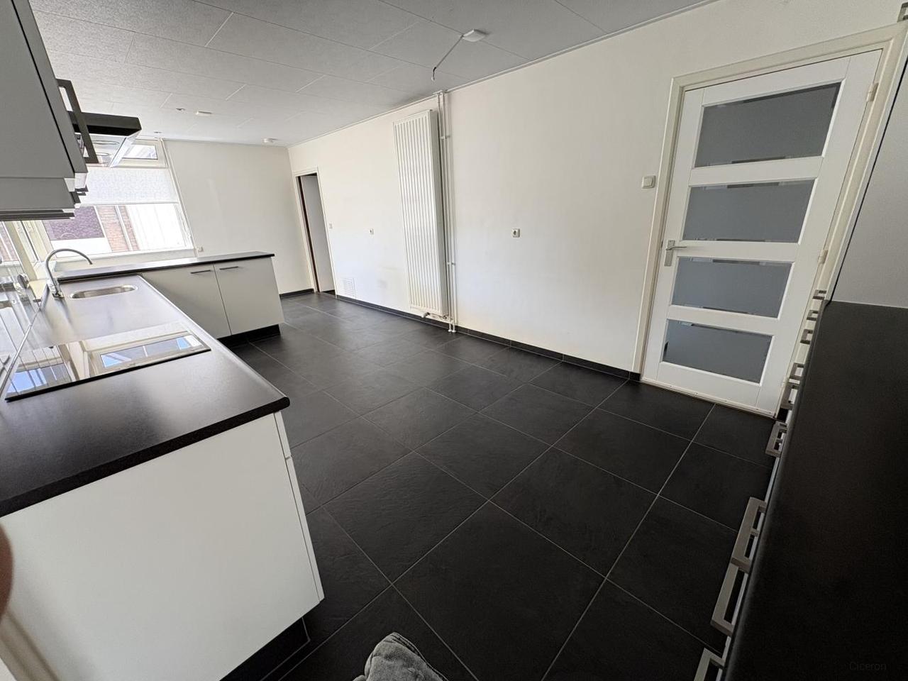 170 m² of living space with large roof terrace in Ospel - Image 10