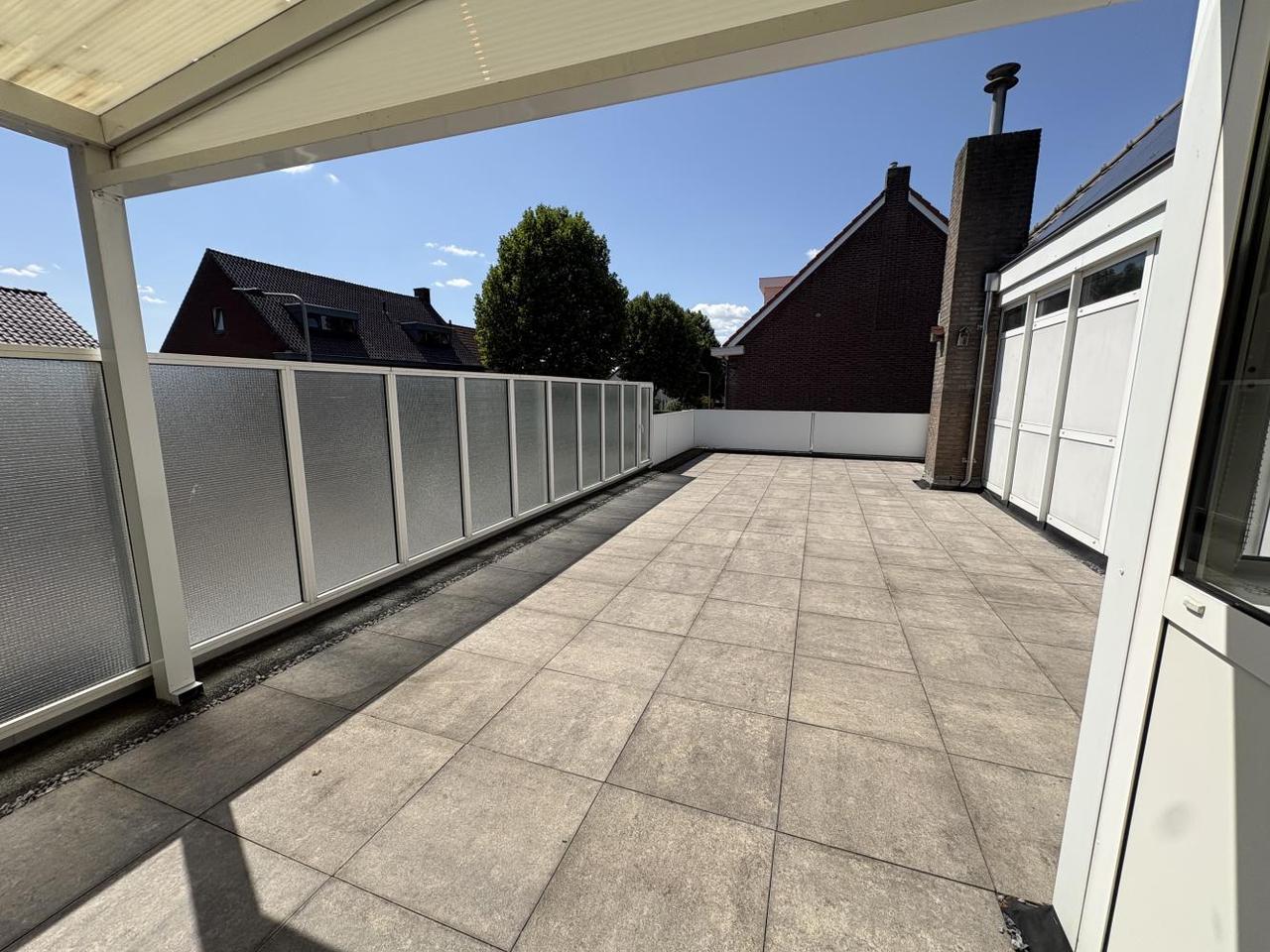 170 m² of living space with large roof terrace in Ospel - Image 20