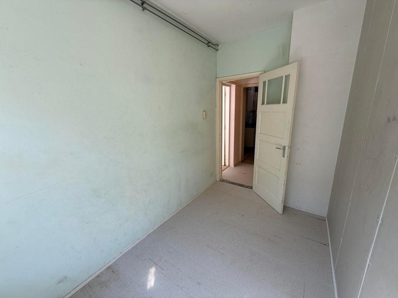 Large garden with 3-room apartment in Carnisse - Image 1