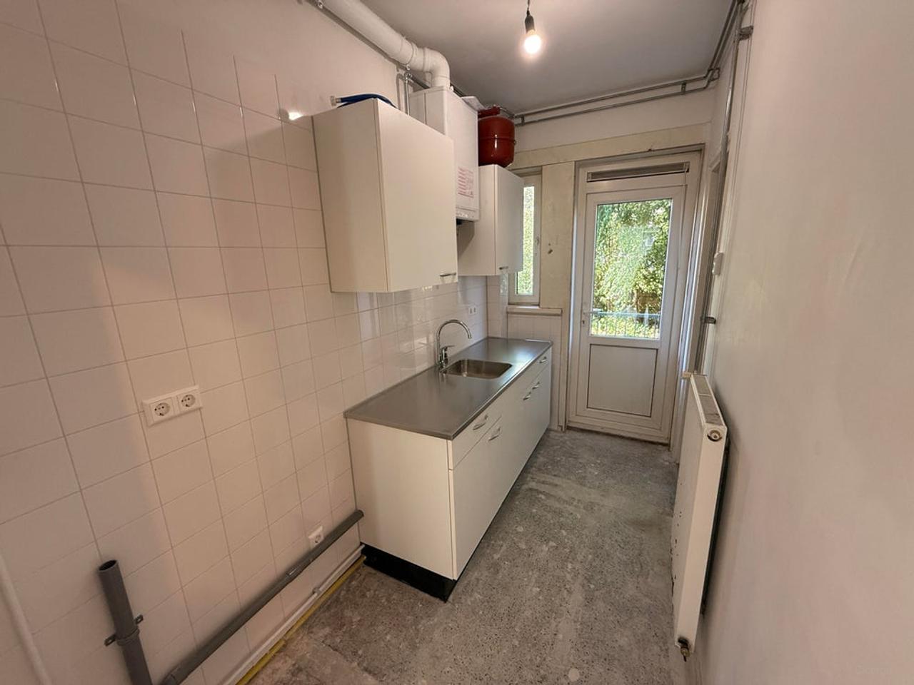 Large garden with 3-room apartment in Carnisse - Image 2