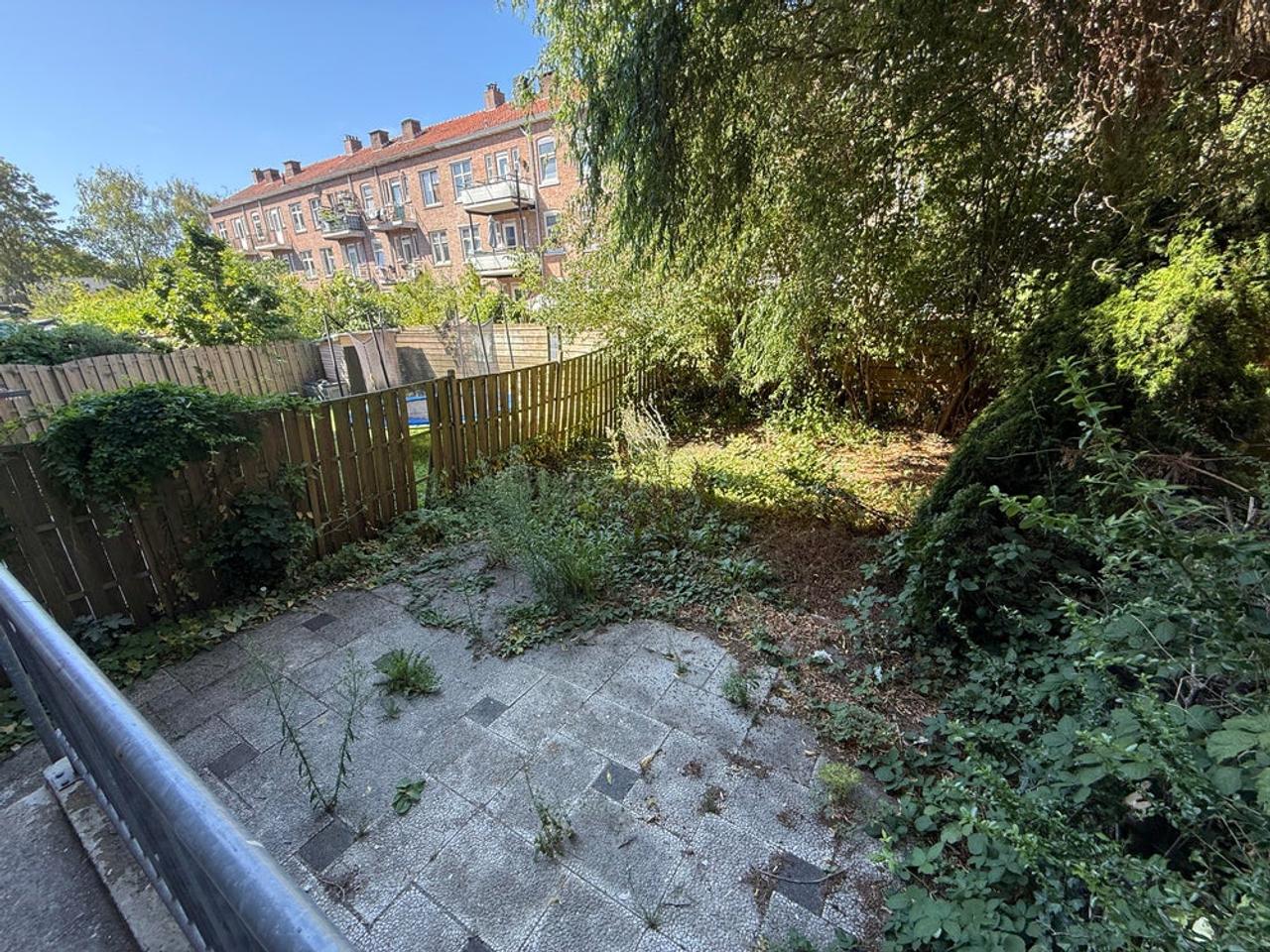 Large garden with 3-room apartment in Carnisse - Image 5