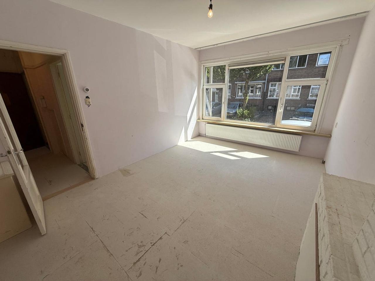 Large garden with 3-room apartment in Carnisse - Image 6