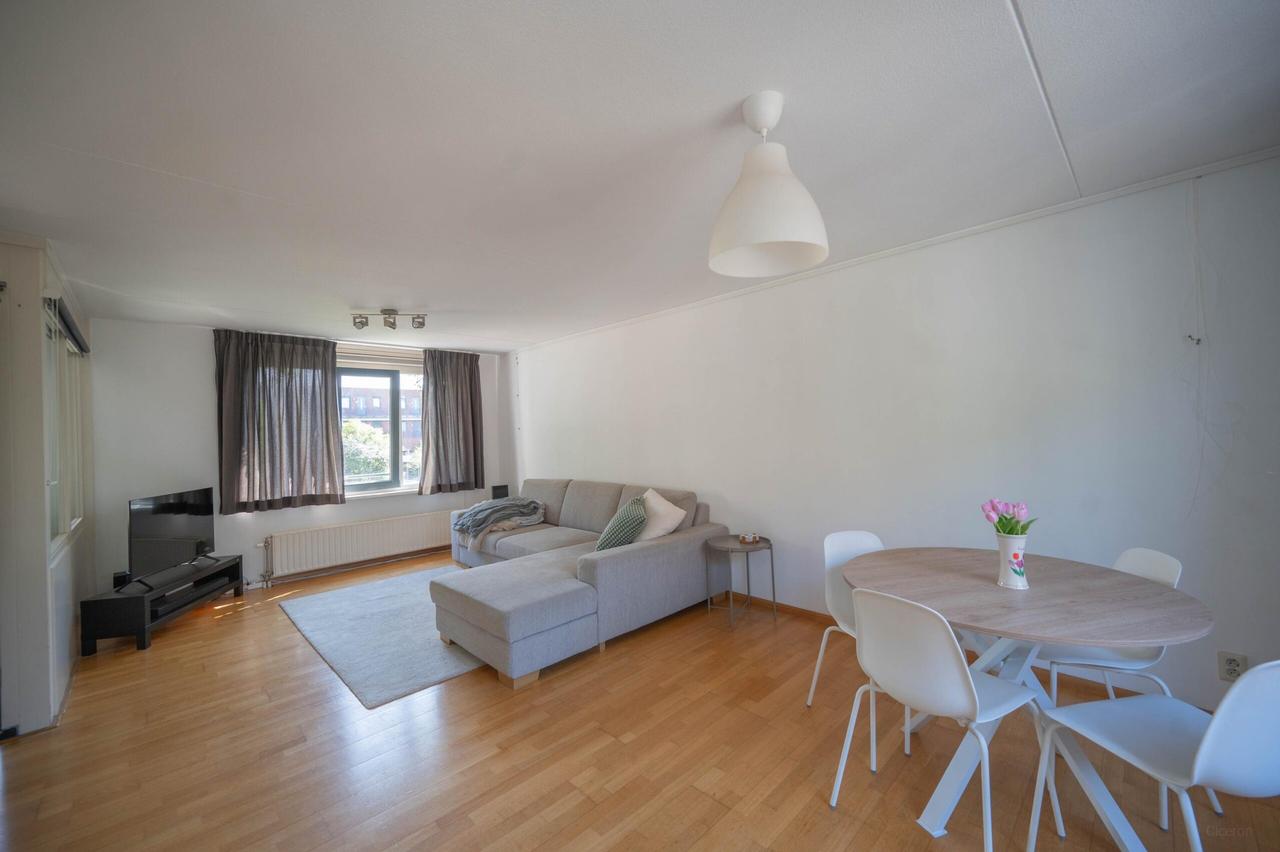 South-Facing Balcony & 3 Bedrooms in Utrecht - Image 2