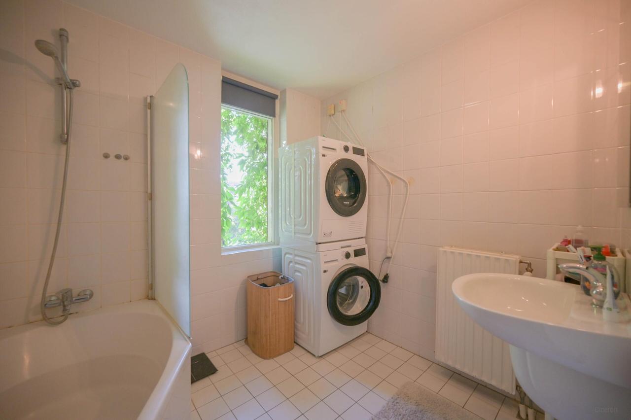 South-Facing Balcony & 3 Bedrooms in Utrecht - Image 13