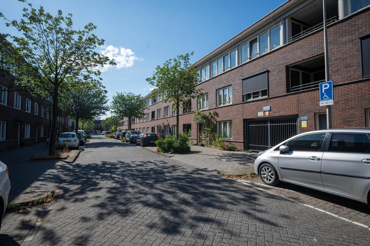 South-Facing Balcony & 3 Bedrooms in Utrecht - Image 15