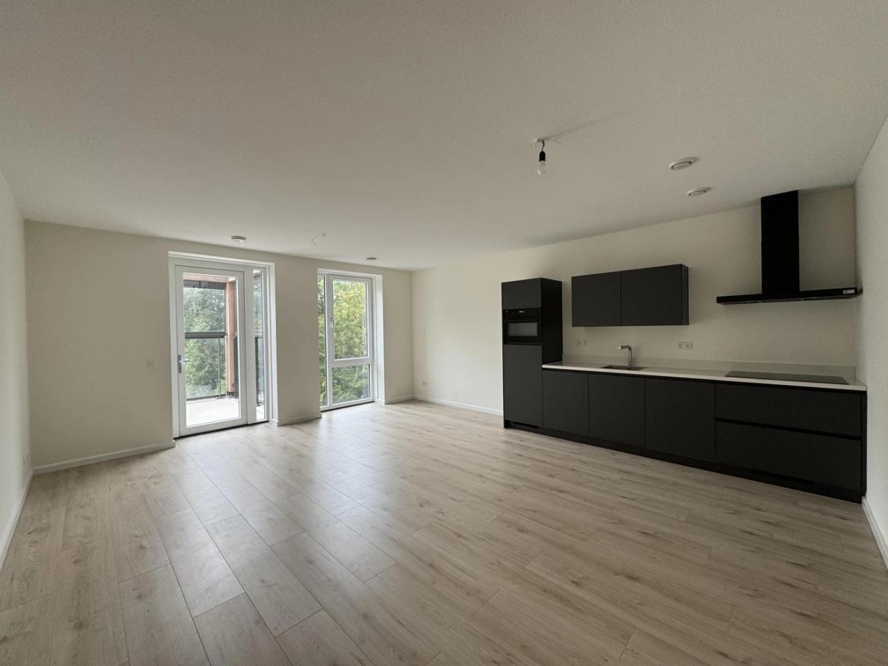 74 m² with private parking in Reviusbuurt - Image 1