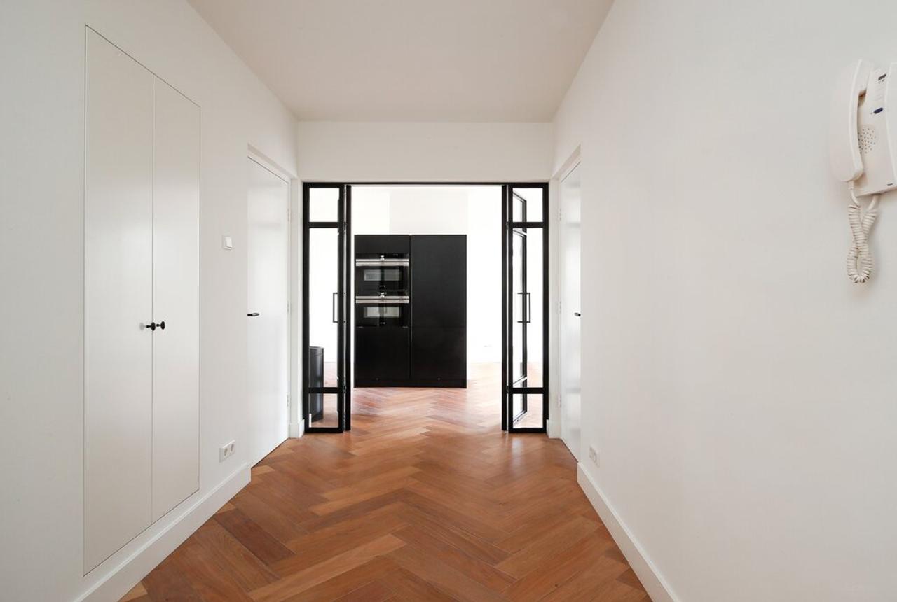 96 m² met drie kamers en zonnige balkons - Afbeelding 2