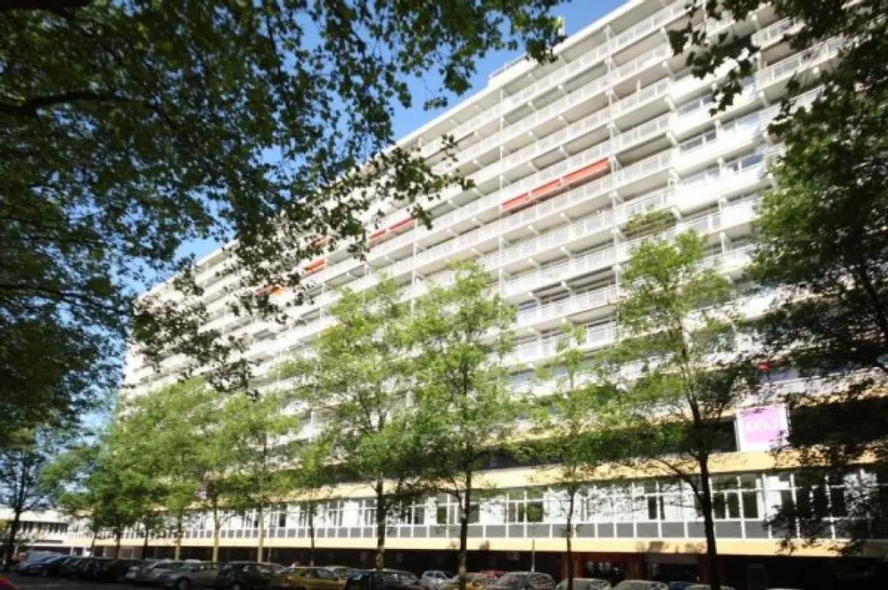 72 m² met balkon en parkeren in Mariahoeve - Afbeelding 1