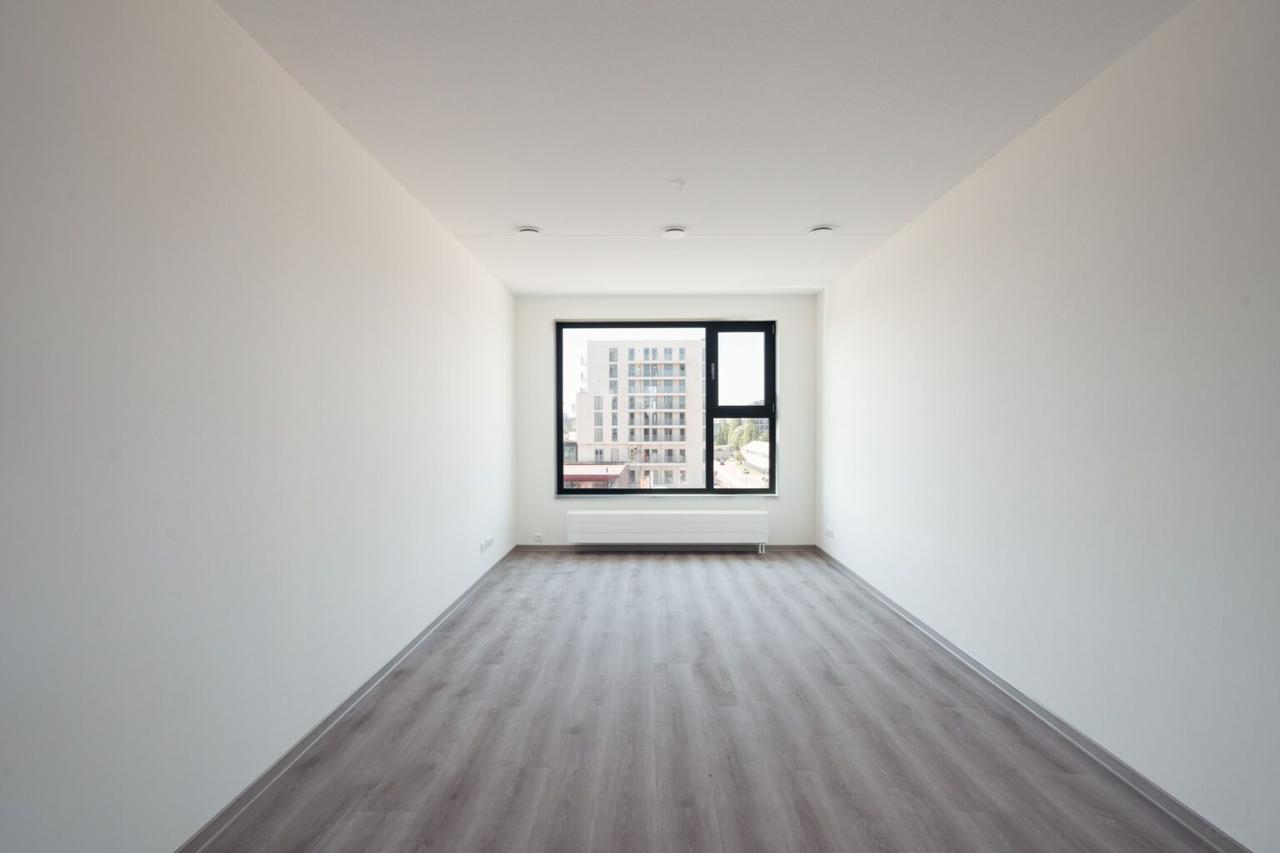 Bright 29 m² studio with fully equipped kitchen - Image 14