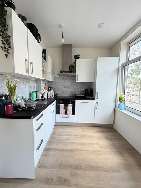 Sunny Balcony & 2 Bedrooms in Oud-West - Image 6