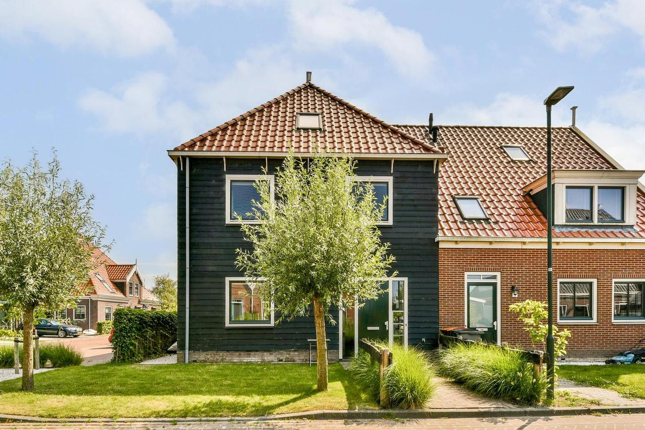 156 m² home near Amsterdam - Image 1