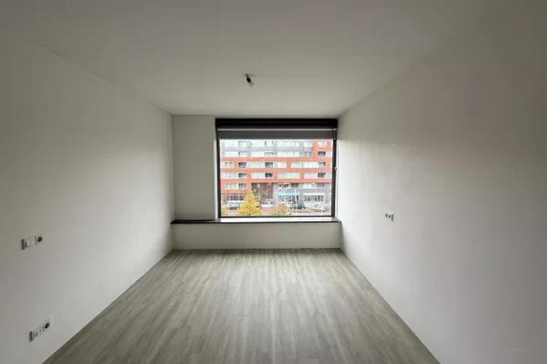 Compact 28 m² studio in Nieuw-West - Image 6