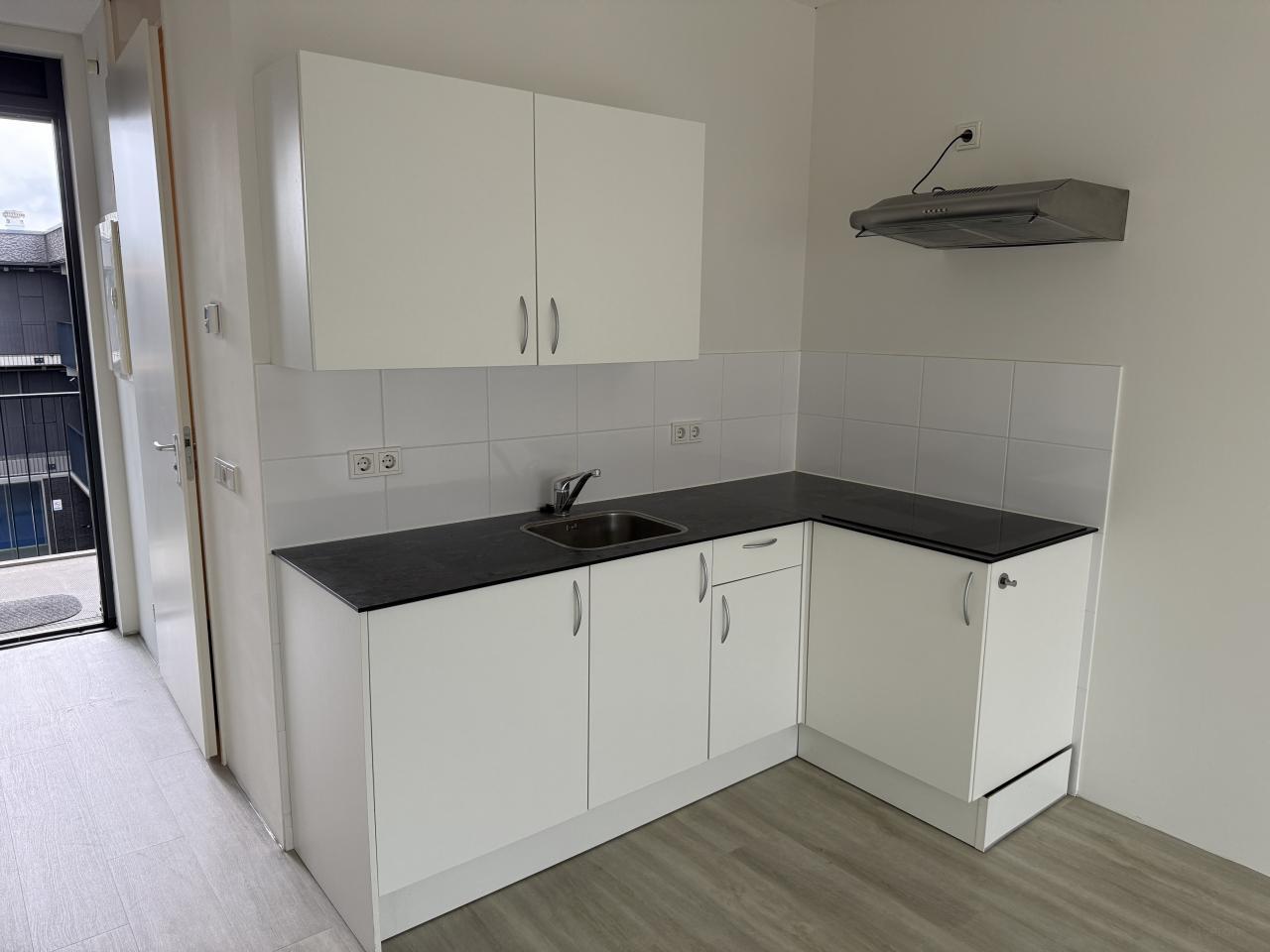 Compact 28 m² studio in Nieuw-West - Image 7