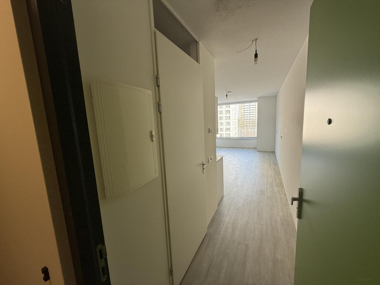 Compact 28 m² studio in Nieuw-West - Image 17