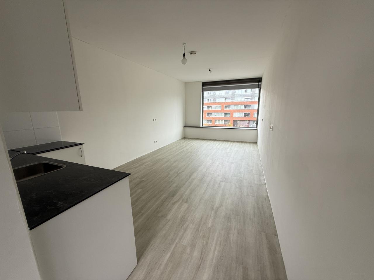 Compact 28 m² studio in Nieuw-West - Image 18