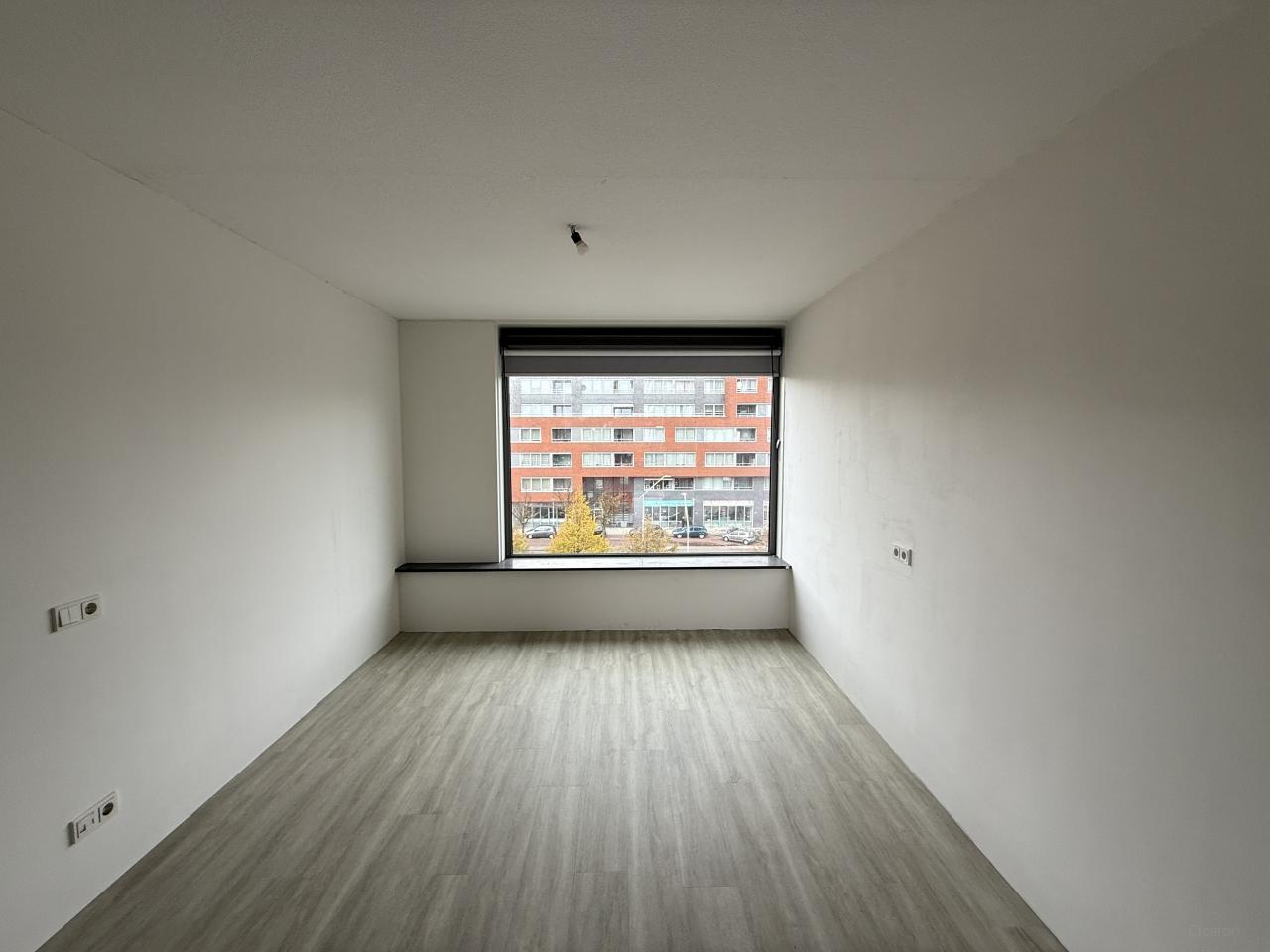Compact 28 m² studio in Nieuw-West - Image 20