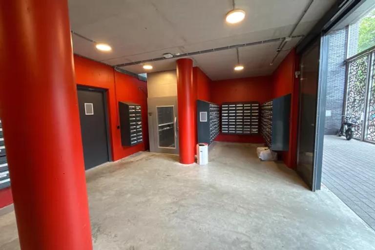 Compact 28 m² studio in Nieuw-West - Image 23