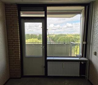 Balcony and views from the tenth floor - Image 3