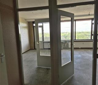 Balcony and views from the tenth floor - Image 4