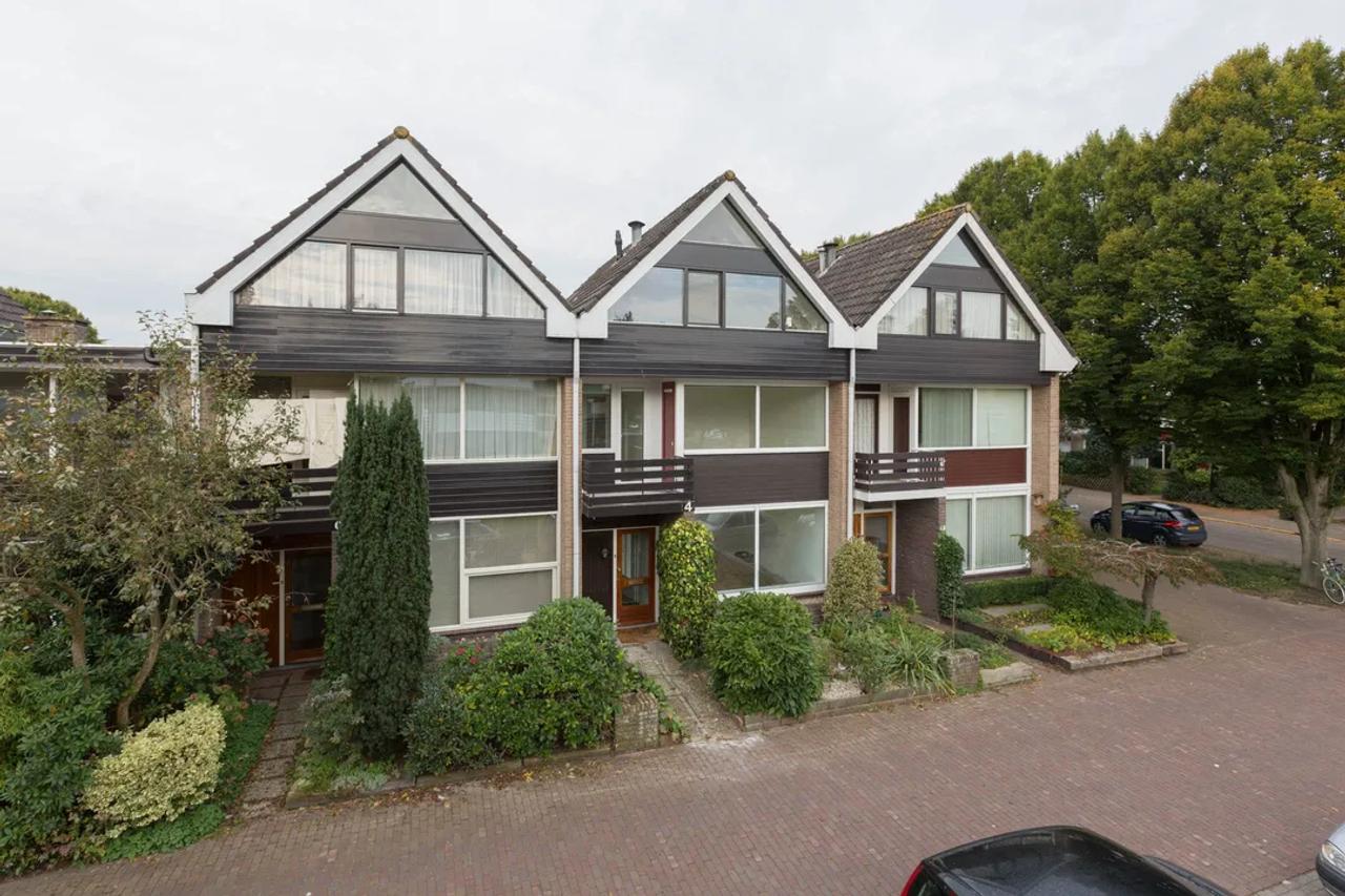 140 m² of living space with four bedrooms - Image 1