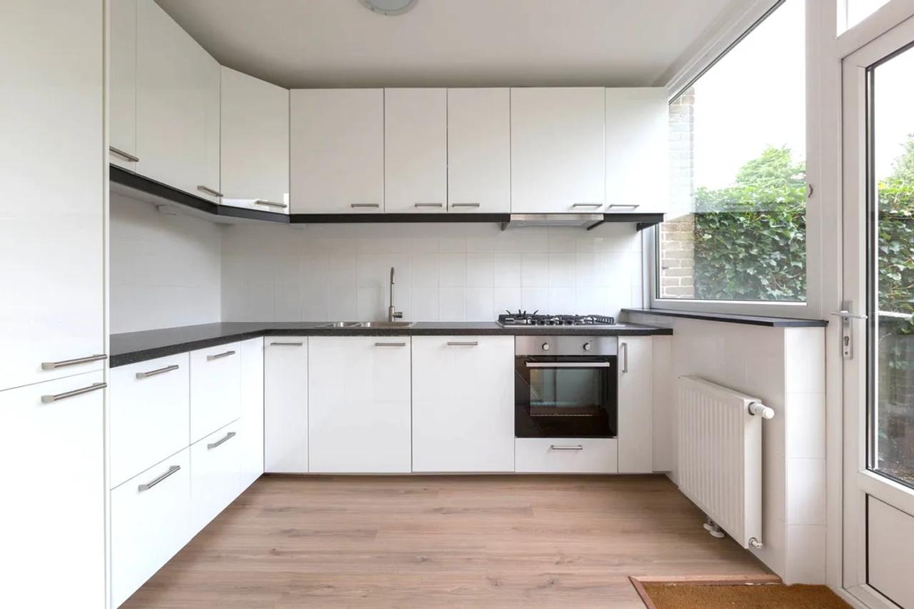 140 m² of living space with four bedrooms - Image 5