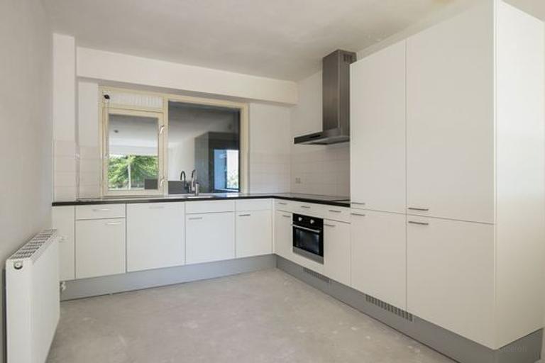 94 m² four-room apartment in Delft - Image 3