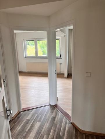 Upper-floor apartment with 2 bedrooms and AC - Image 7