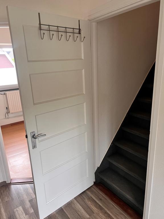 Upper-floor apartment with 2 bedrooms and AC - Image 11