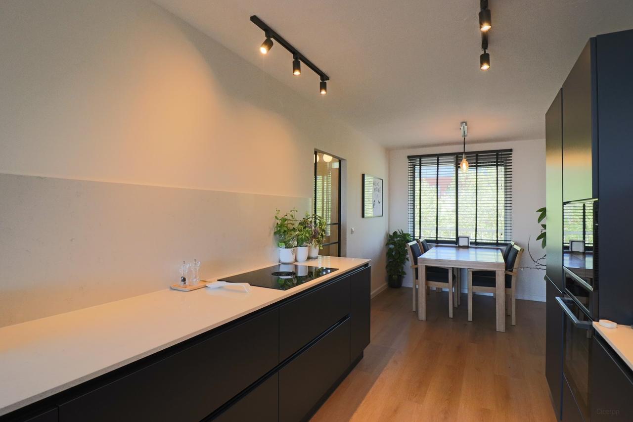100 m² with 3 Bedrooms and Balcony - Image 12