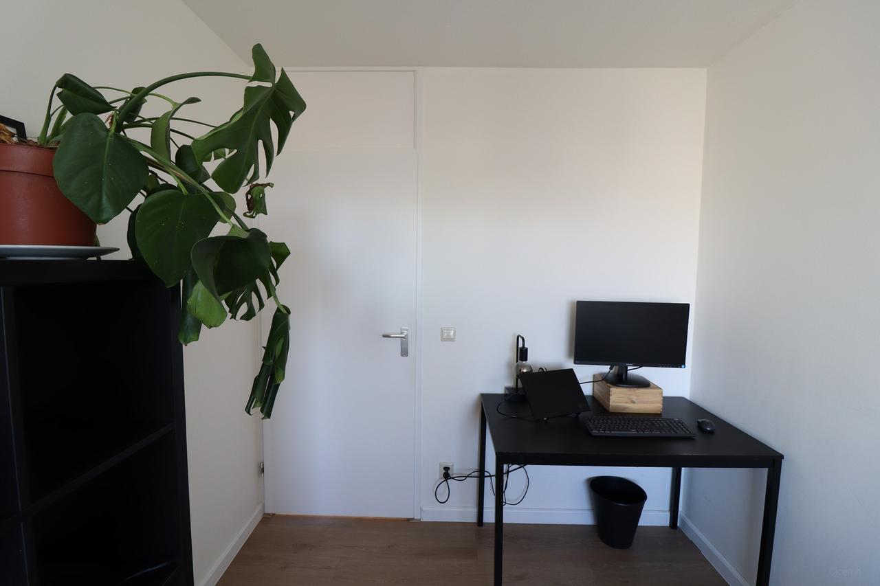 100 m² with 3 Bedrooms and Balcony - Image 35