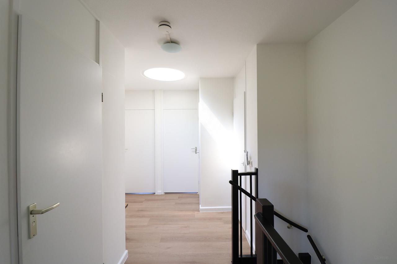 100 m² with 3 Bedrooms and Balcony - Image 38
