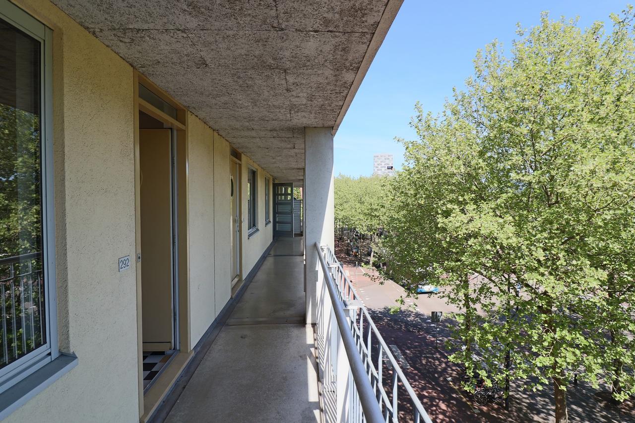 100 m² with 3 Bedrooms and Balcony - Image 41