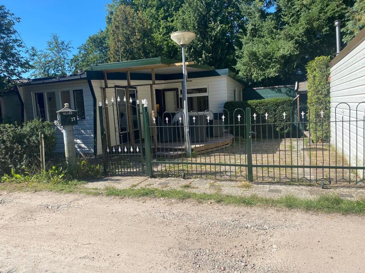 Gemeubileerd chalet met 4 slaapkamers - Afbeelding 1