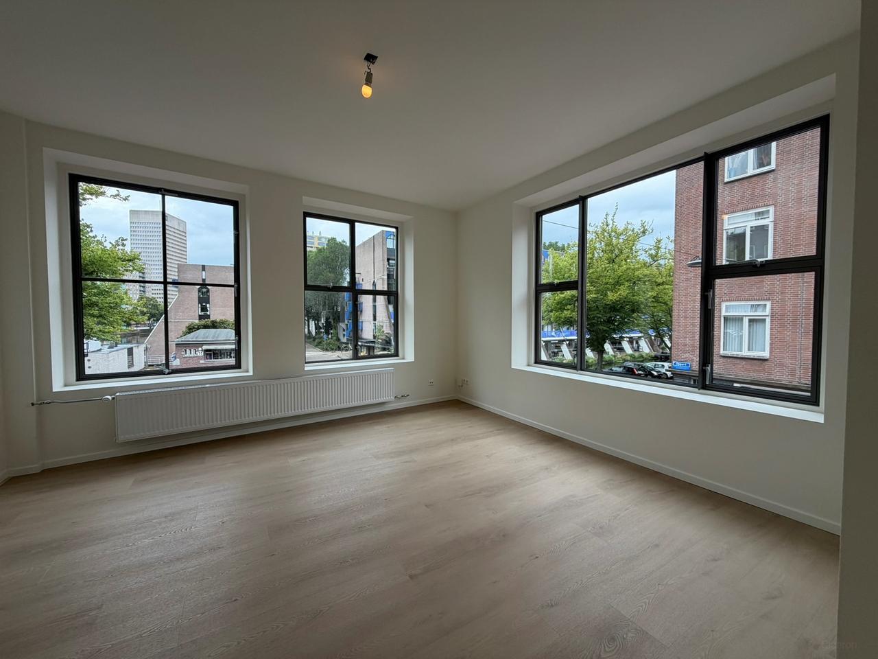 Centraal wonen met balkon en werkkamer - Afbeelding 1