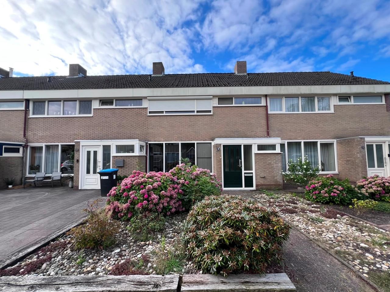 Three bedrooms, garden and attic in Finsterwolde - Image 1