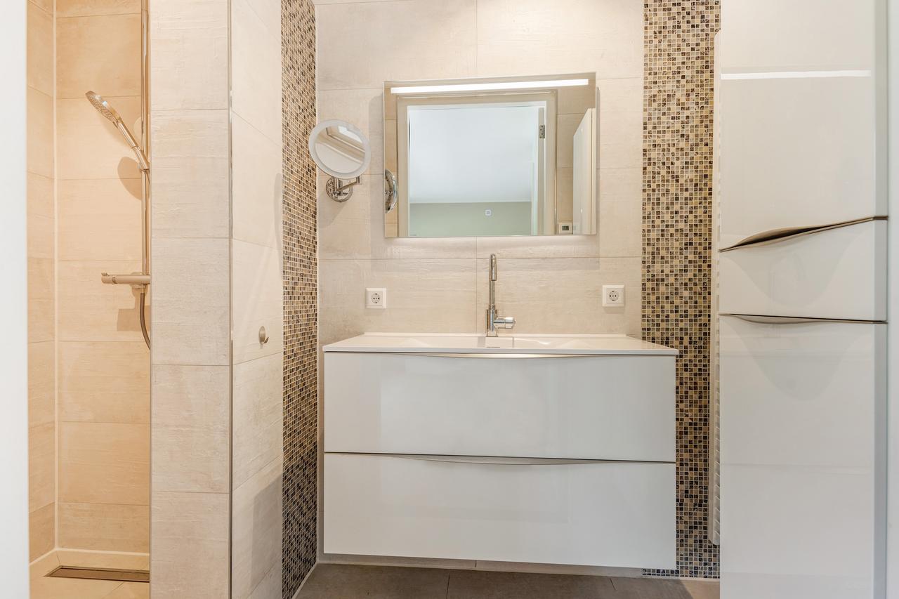 171 m² of living space with three balconies in Wassenaar - Image 21