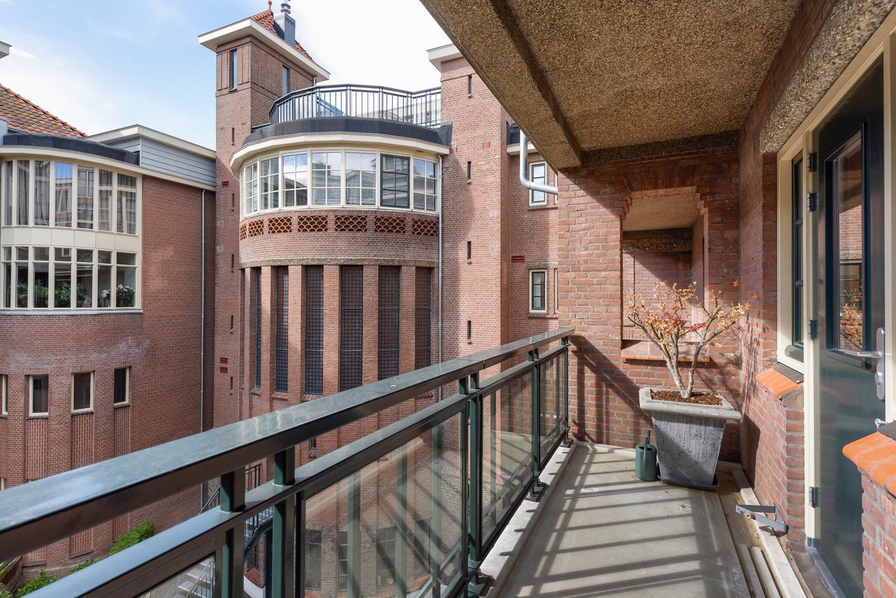 171 m² of living space with three balconies in Wassenaar - Image 29