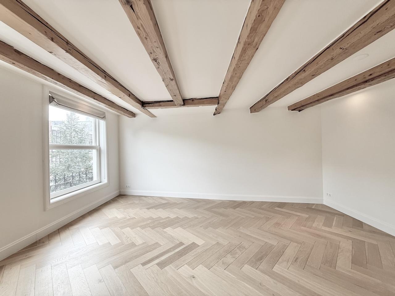 Two-Bedroom Apartment with Balcony on Keizersgracht - Image 2