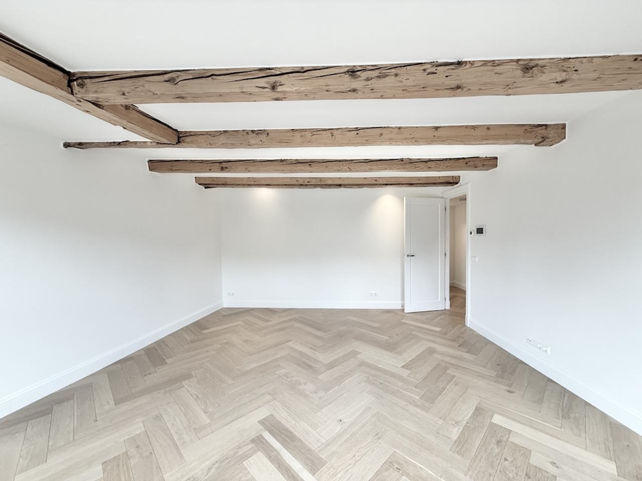 Two-Bedroom Apartment with Balcony on Keizersgracht - Image 4